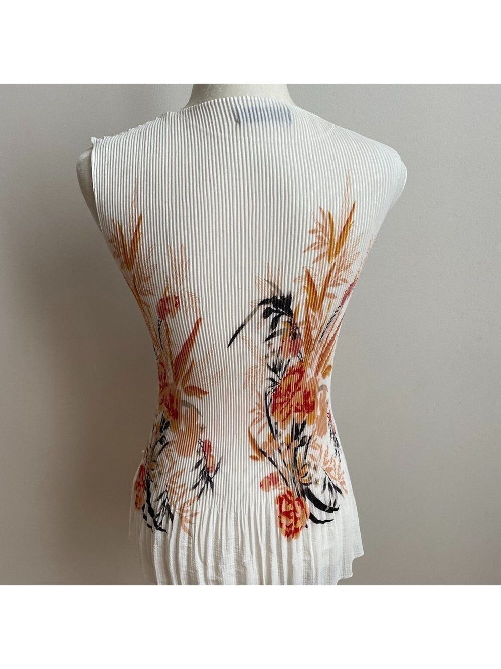Bailey pleated floral tank top BNWT small pearls - Picture 4 of 8